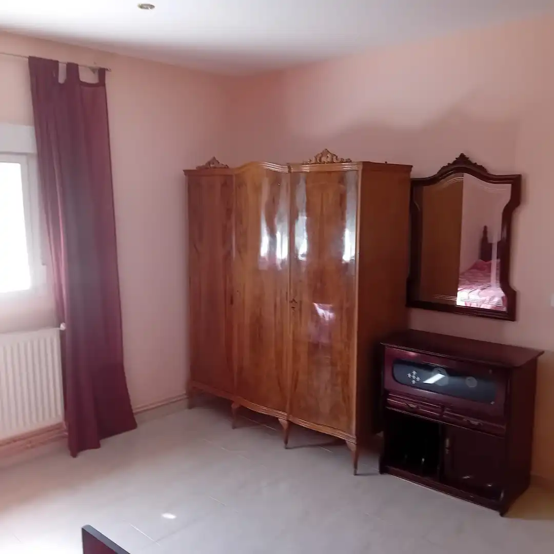 Dormitori de Casa adosada en venda en Aranjuez amb Jardí privat, Moblat i Alarma
