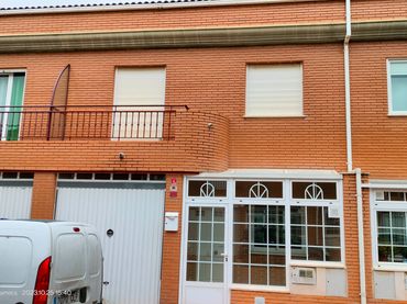 Reihenhaus mit Balkon zum Verkauf in Calle Antonio Machado