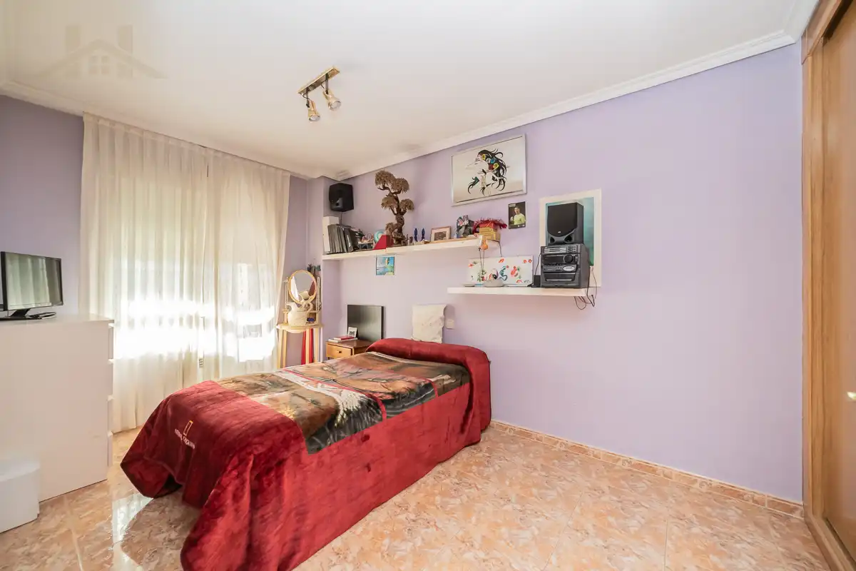 Casa aparellada amb terrassa en venda a Calle Sierra de Gredos 64, imagen 25