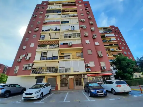 Vista exterior de Local en venta en Montequinto