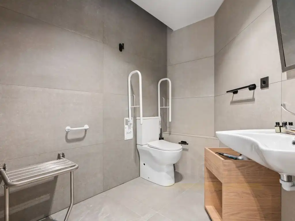 Bathroom of Commercial properties for sale in Puente de Vallecas