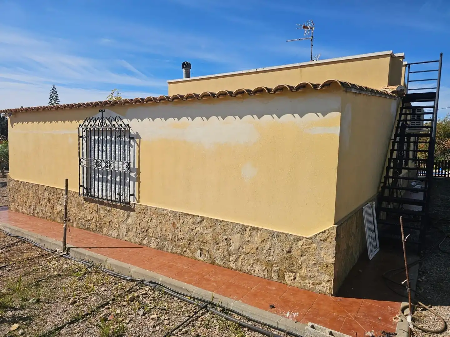 Vista exterior de Casa o xalet en venda en Águilas amb Jardí privat, Terrassa i Traster