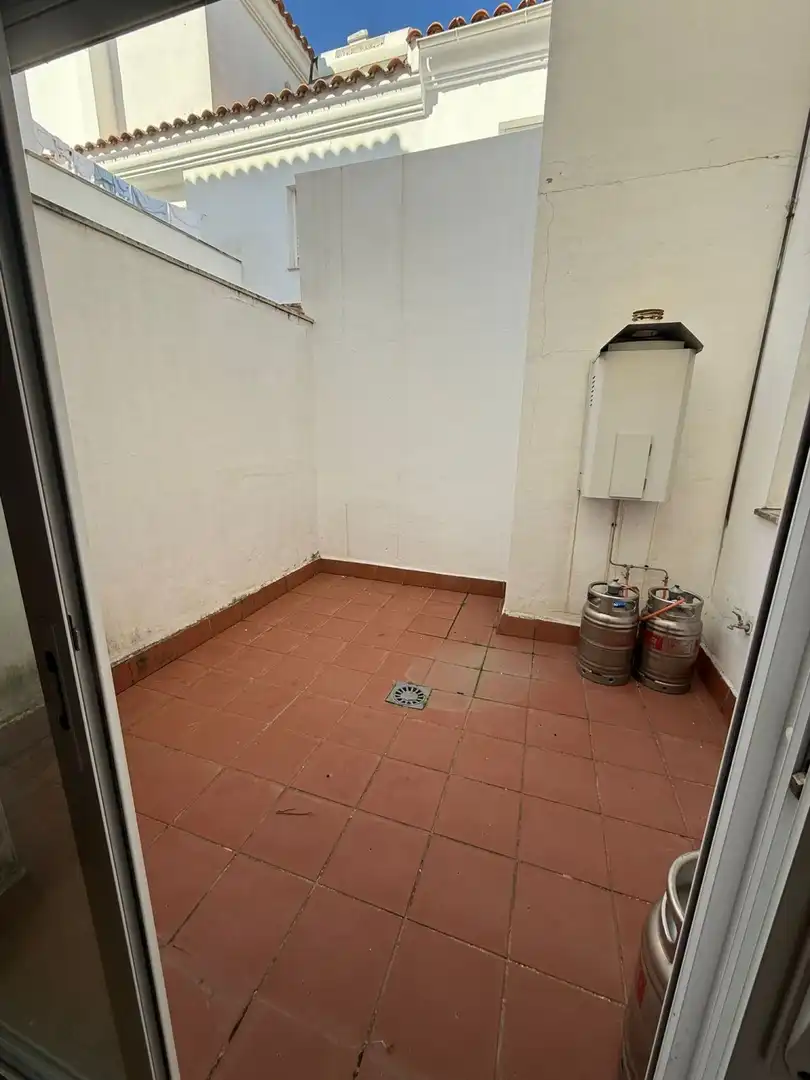 Casa adosada en venda en Dos Hermanas amb Aire condicionat, Calefacció i Jardí privat
