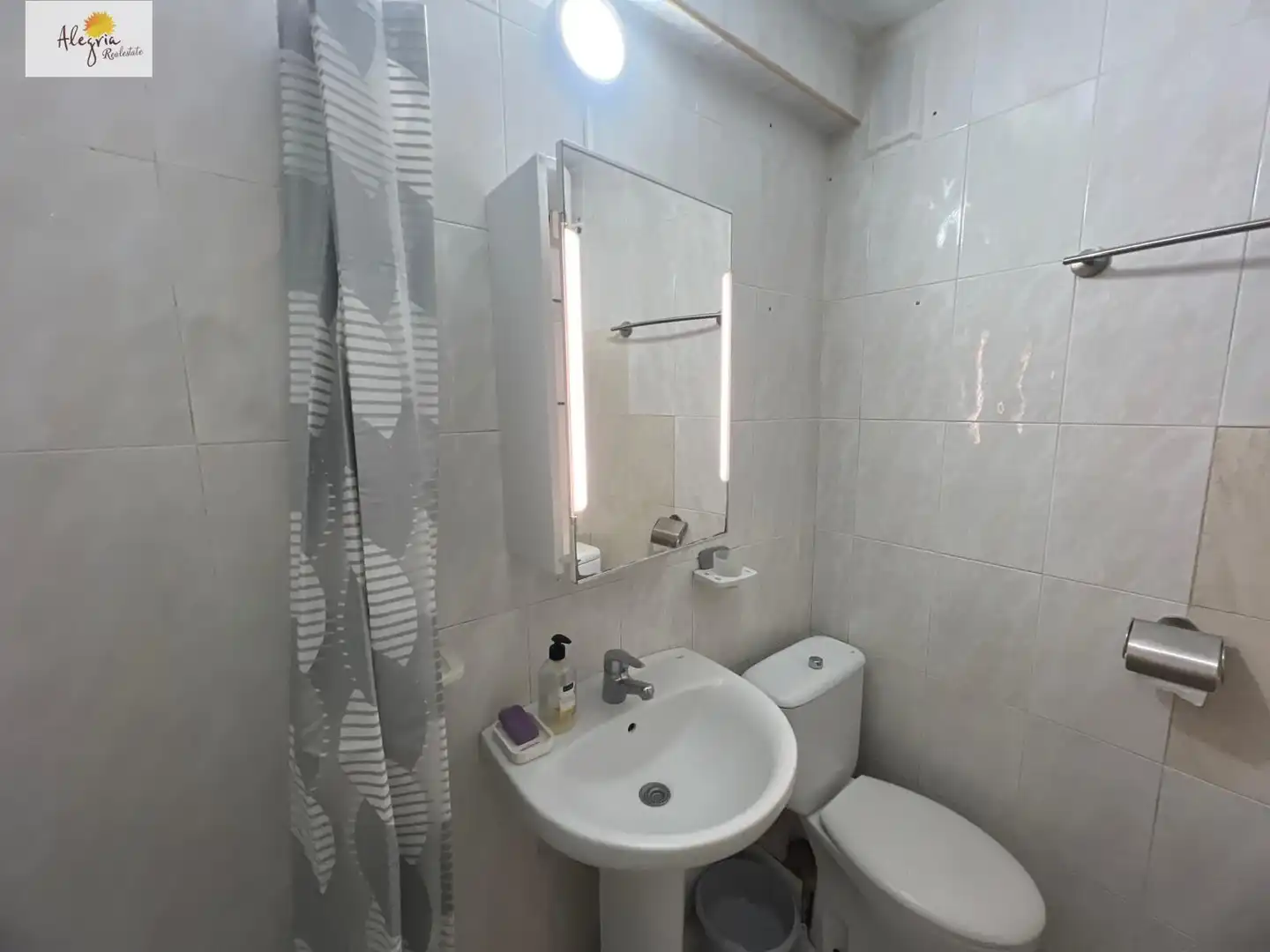 Baño de Piso en venta en Valencia con Aire acondicionado, Terraza y Amueblado
