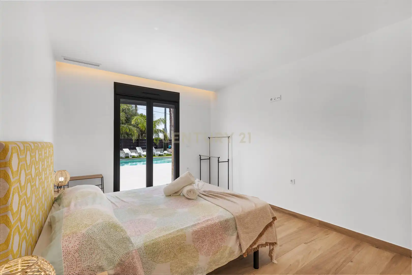 Dormitori de Casa o xalet en venda en Catral amb Aire condicionat, Jardí privat i Piscina