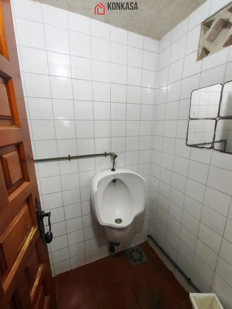 Badezimmer von Geschaftsraum zur Miete in Arcos de la Frontera mit Klimaanlage
