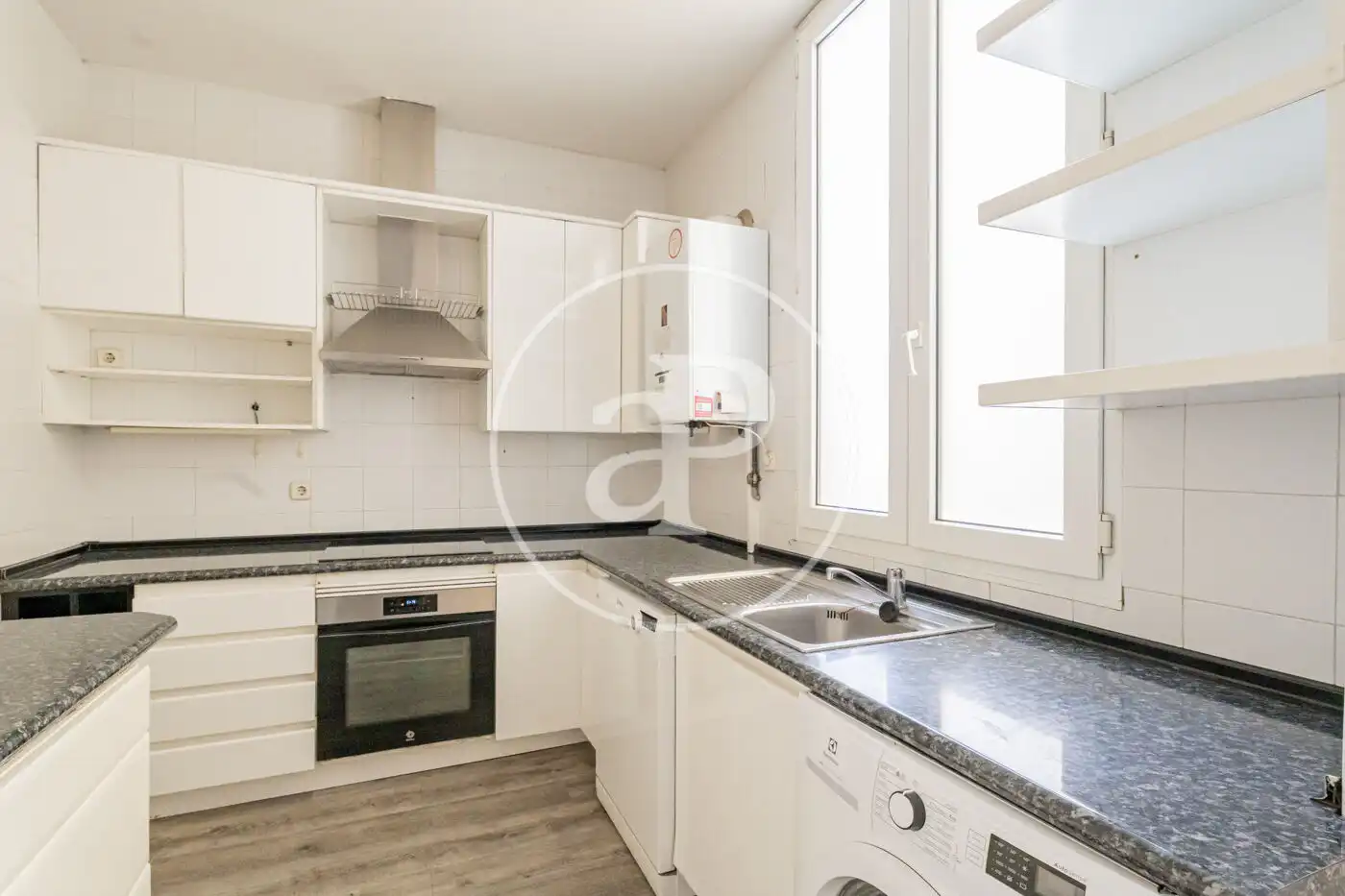 Kitchen of Flat for rent in Madrid  with Heating, Storage room and Balcony