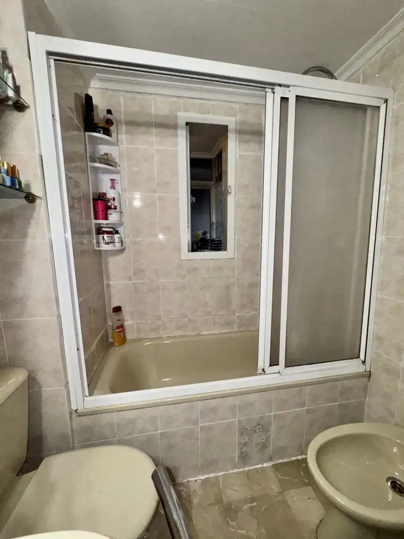 Bathroom of Flat for sale in Sevilla  with Air Conditioner and Terrace
