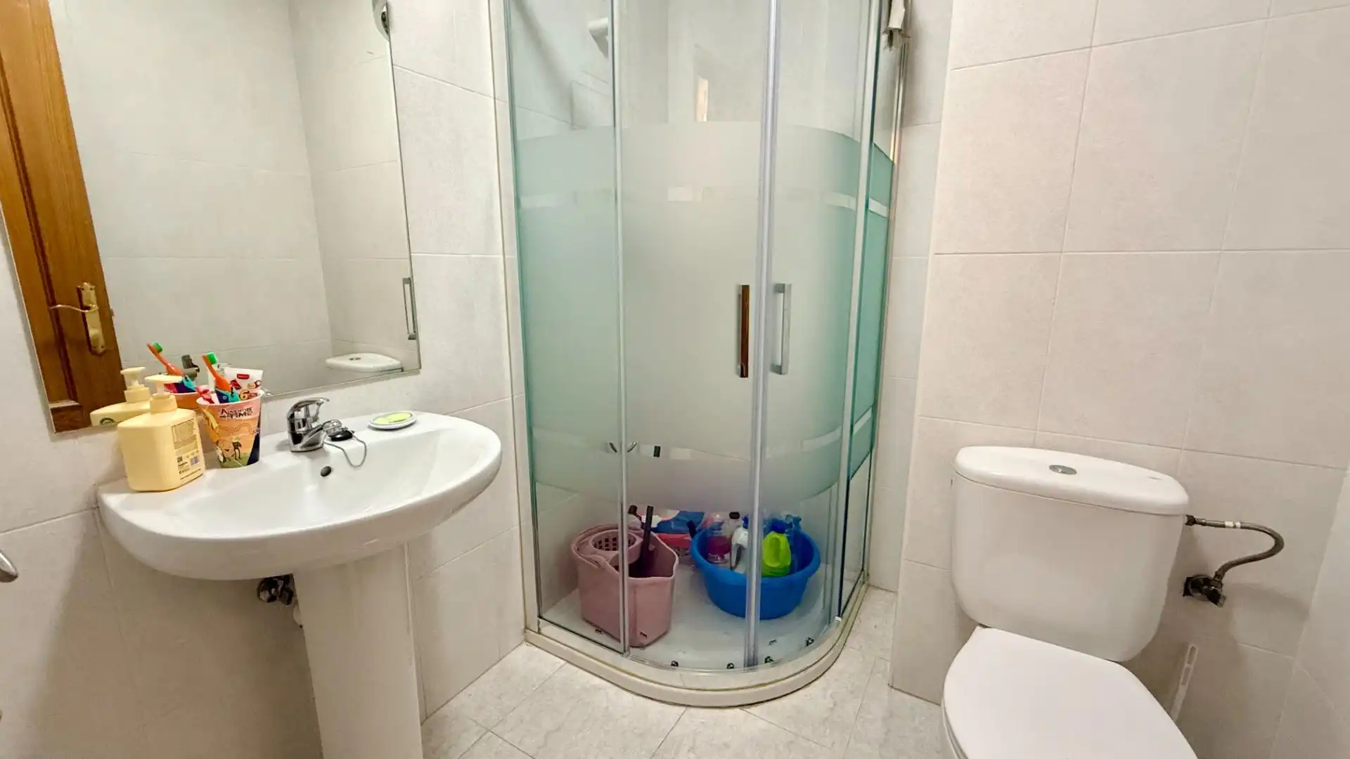 Badezimmer von Einfamilien-Reihenhaus zum Verkauf in Cuéllar mit Heizung, Privatgarten und Abstellraum