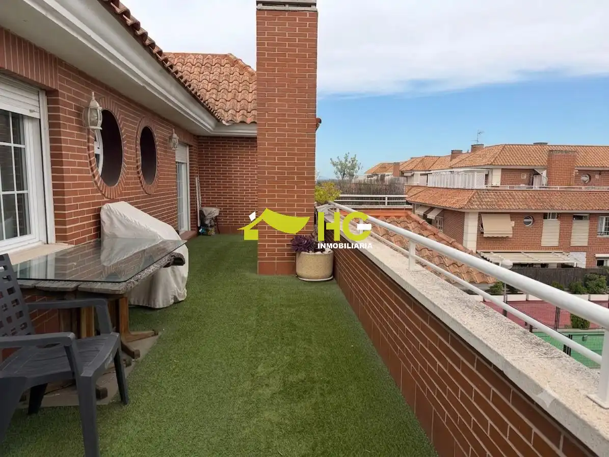 Terrasse von Dachboden zur Miete in Villaviciosa de Odón mit Klimaanlage, Heizung und Terrasse