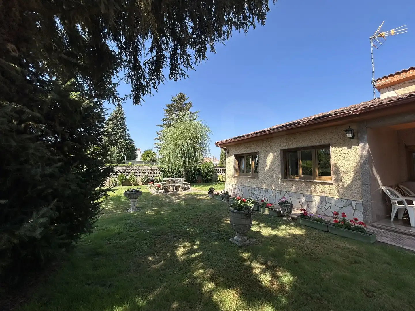 Jardín de Casa o chalet en venta en Villadangos del Páramo con Calefacción, Terraza y Piscina