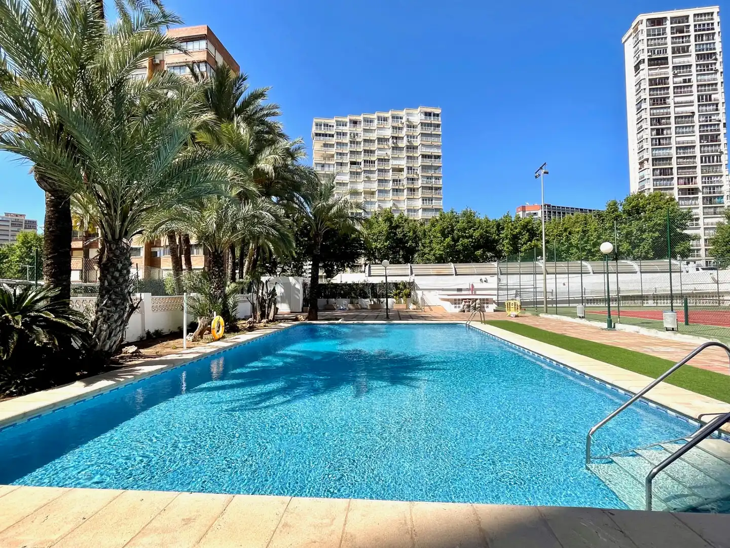 Piscina de Apartamento en venta en Benidorm con Aire acondicionado, Amueblado y Piscina comunitaria