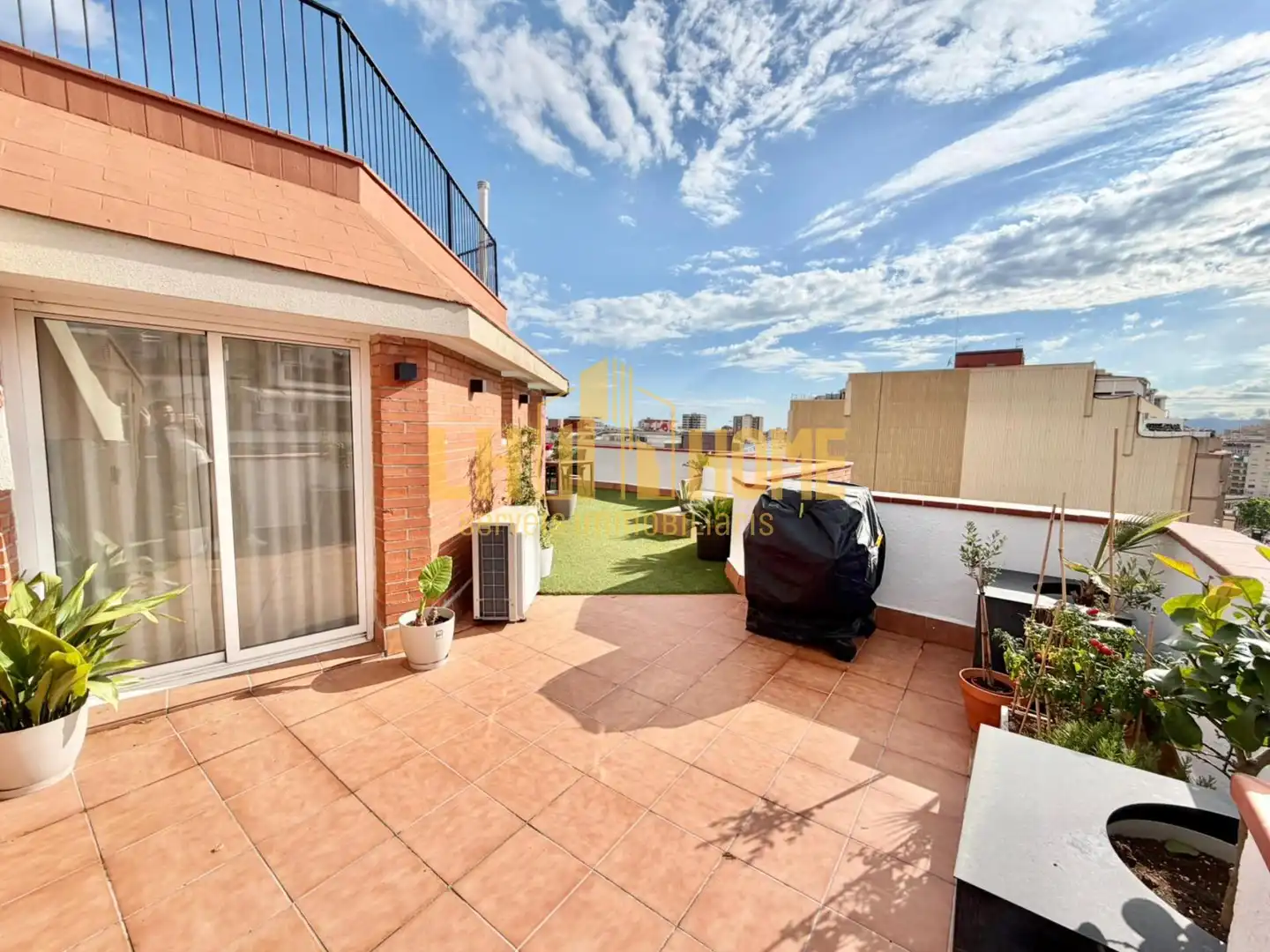 Terraza de Ático en venta en L'Hospitalet de Llobregat con Aire acondicionado, Parquet y Terraza