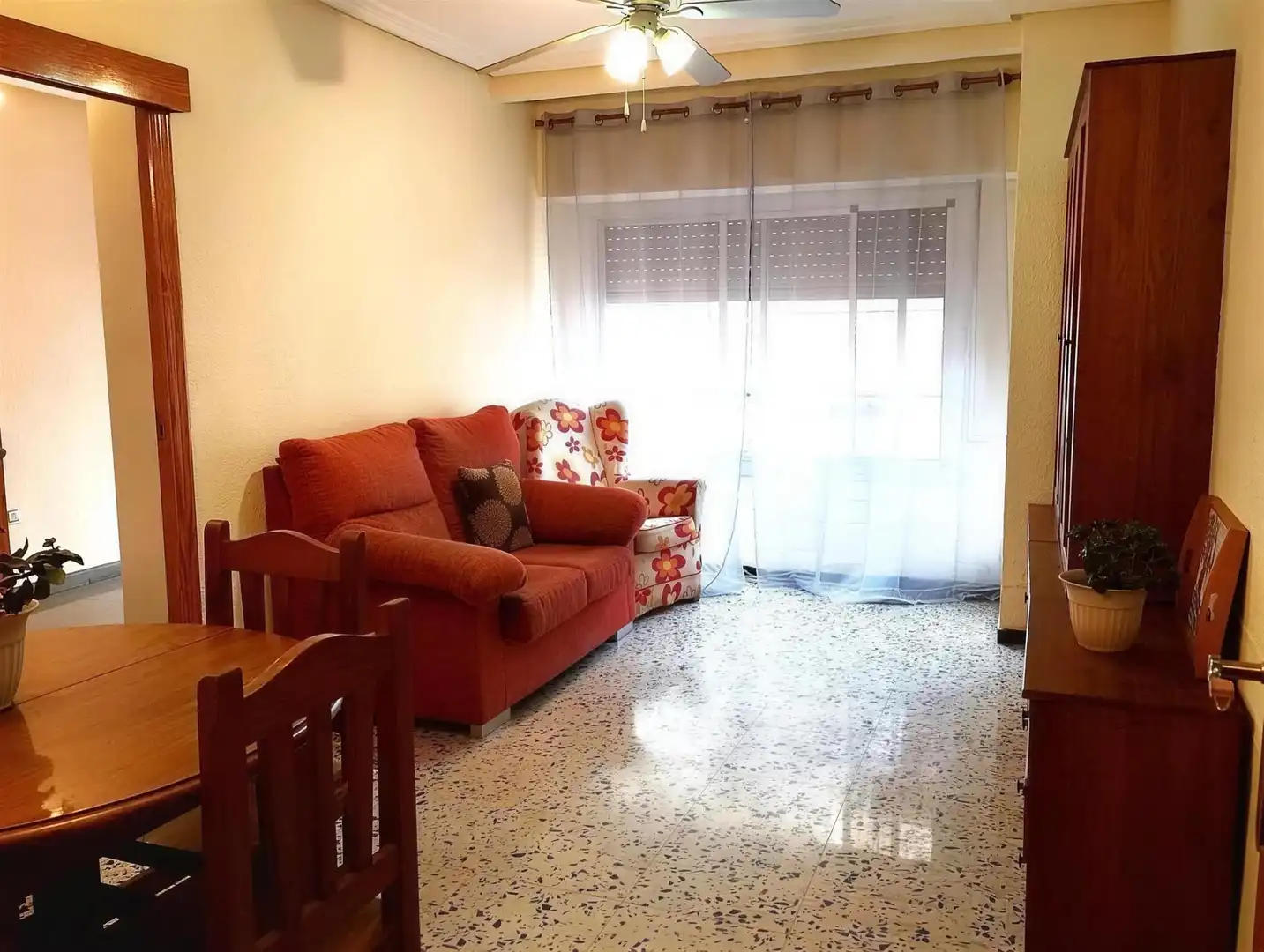 Sala d'estar de Pis en venda en Alicante / Alacant amb Moblat i Balcó