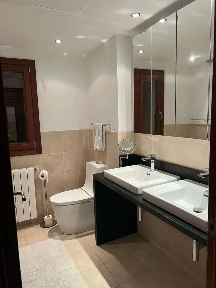 Baño de Piso de alquiler en Sant Josep de sa Talaia con Aire acondicionado, Terraza y Amueblado