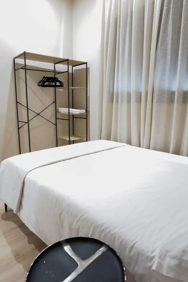 Habitación de Piso de alquiler en Badalona con Aire acondicionado, Calefacción y Amueblado