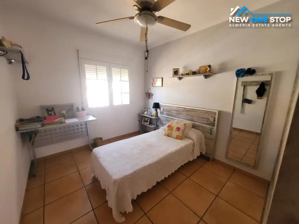 Dormitori de Casa adosada en venda en Cuevas del Almanzora amb Aire condicionat, Calefacció i Jardí privat