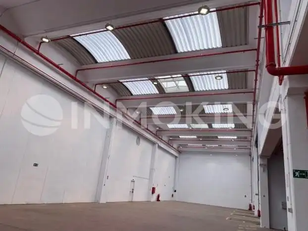 Industrial building to rent in Barrio de la Estación, imagen 10