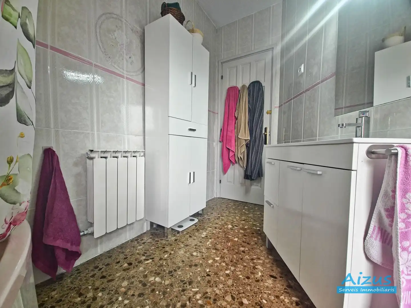 Cuina de Casa adosada en venda en Ripollet amb Aire condicionat, Calefacció i Forn