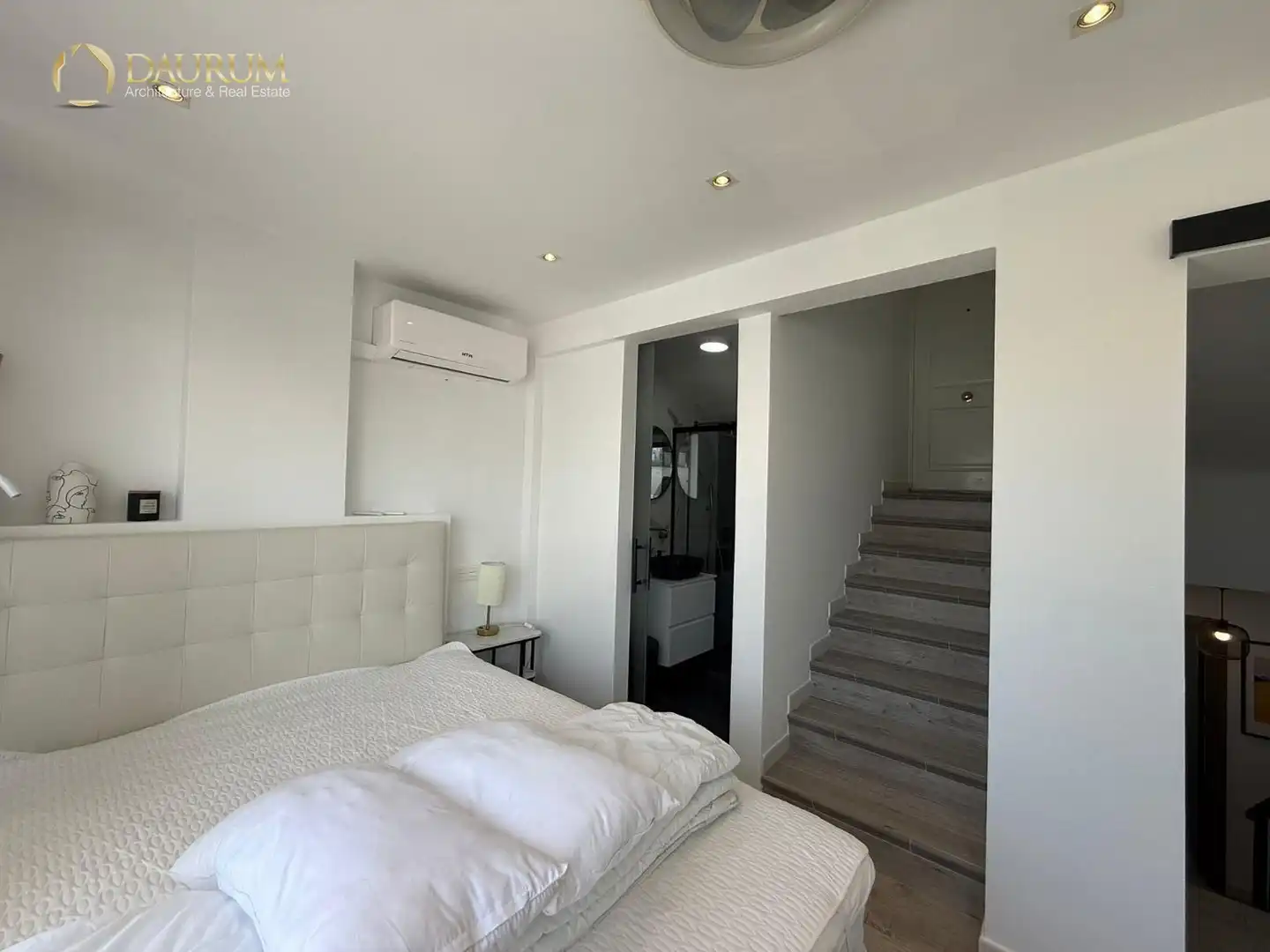 Dormitori de Casa adosada en venda en Marbella amb Aire condicionat, Calefacció i Parquet