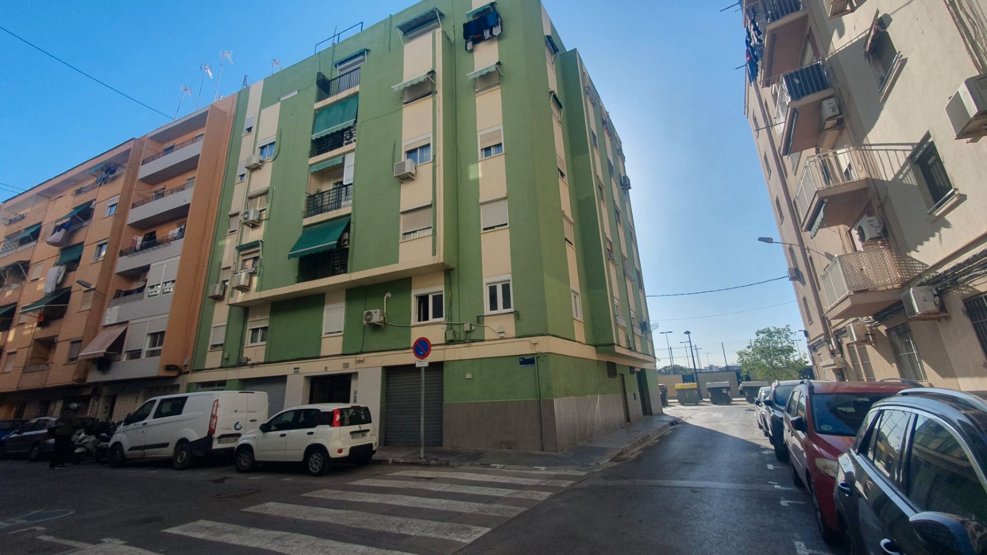 Exterior view of Flat for sale in  Valencia Capital  with Air Conditioner, Furnished and Oven
