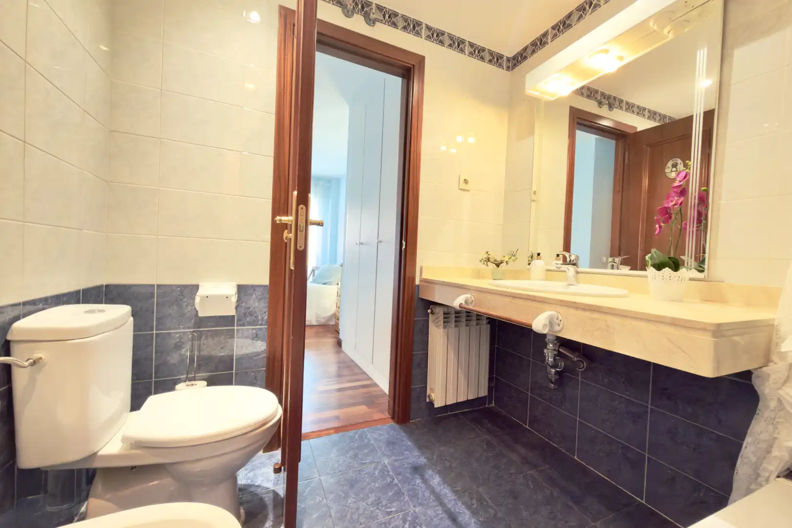Bathroom of Flat for sale in Valdemoro  with Air Conditioner, Heating and Parquet flooring
