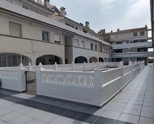 Vista exterior de Casa adosada en venda en La Pobla de Farnals amb Terrassa, Piscina i Balcó