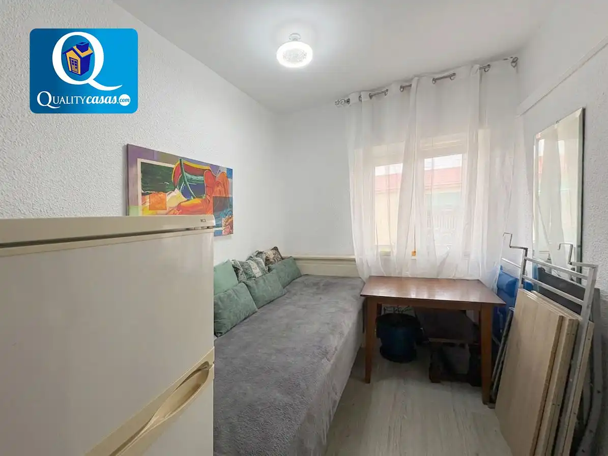 Habitación de Apartamento en venta en Alicante / Alacant con Aire acondicionado y Balcón