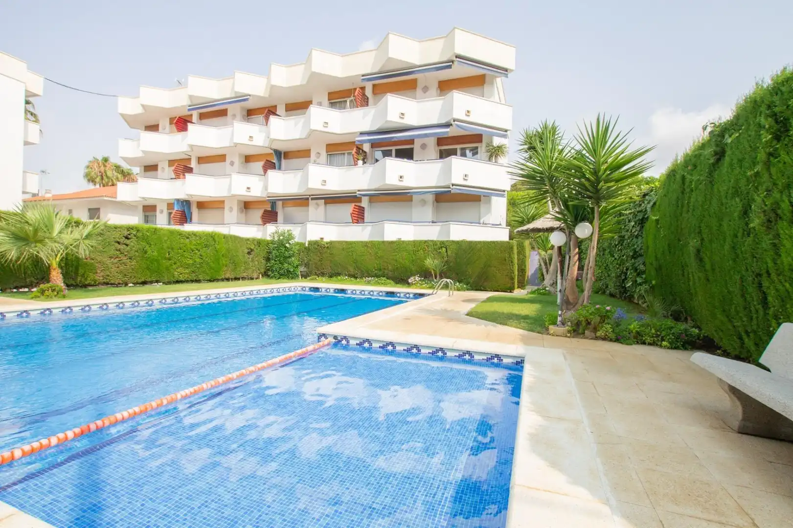Piscina de Pis en venda en Sitges amb Jardí privat, Terrassa i Balcó