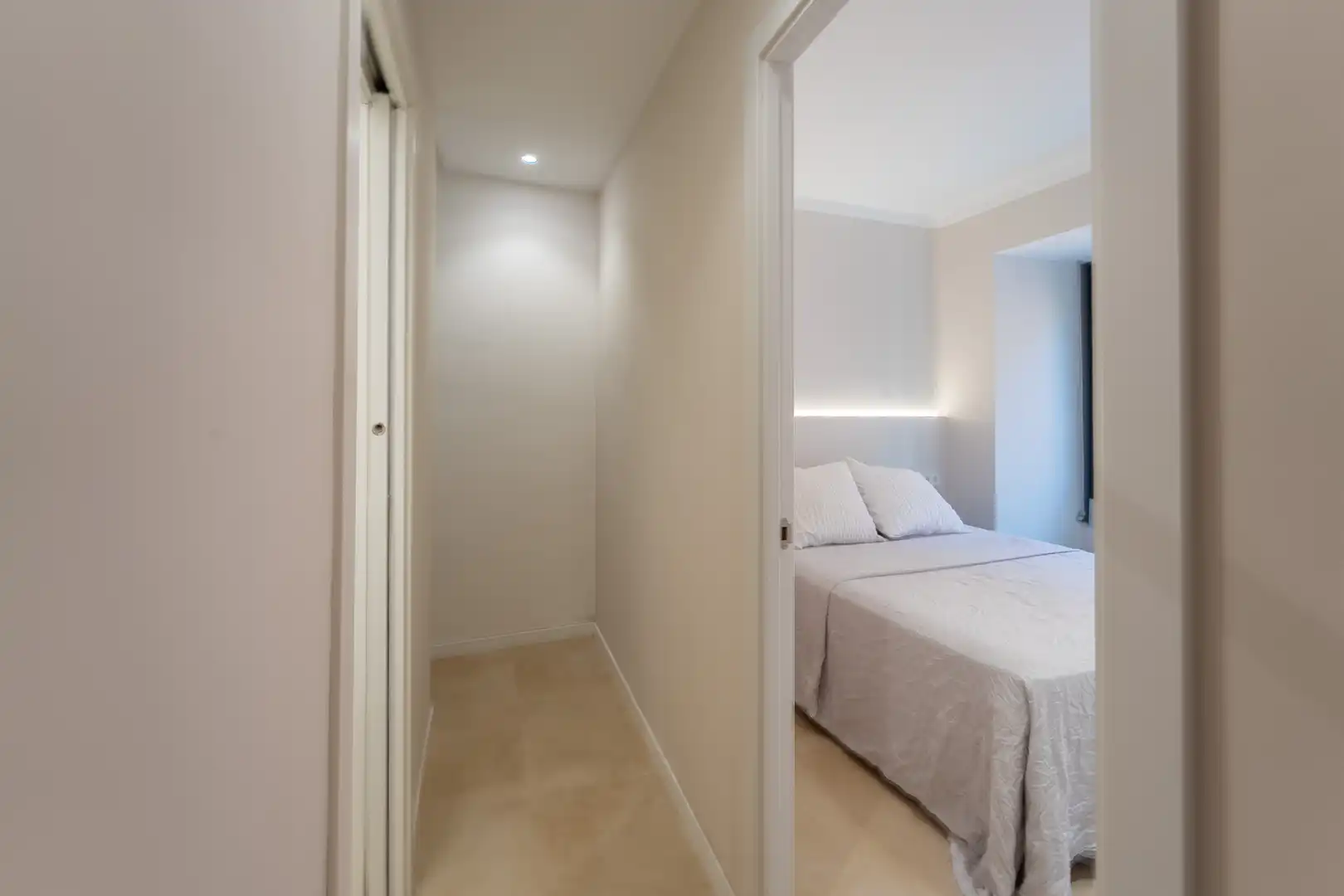 Dormitori de Casa adosada en venda en Figueres amb Terrassa, Moblat i Forn