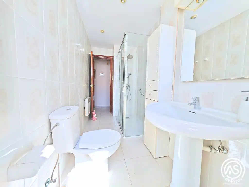 Baño de Piso en venta en Zaragoza con Aire acondicionado, Calefacción y Amueblado