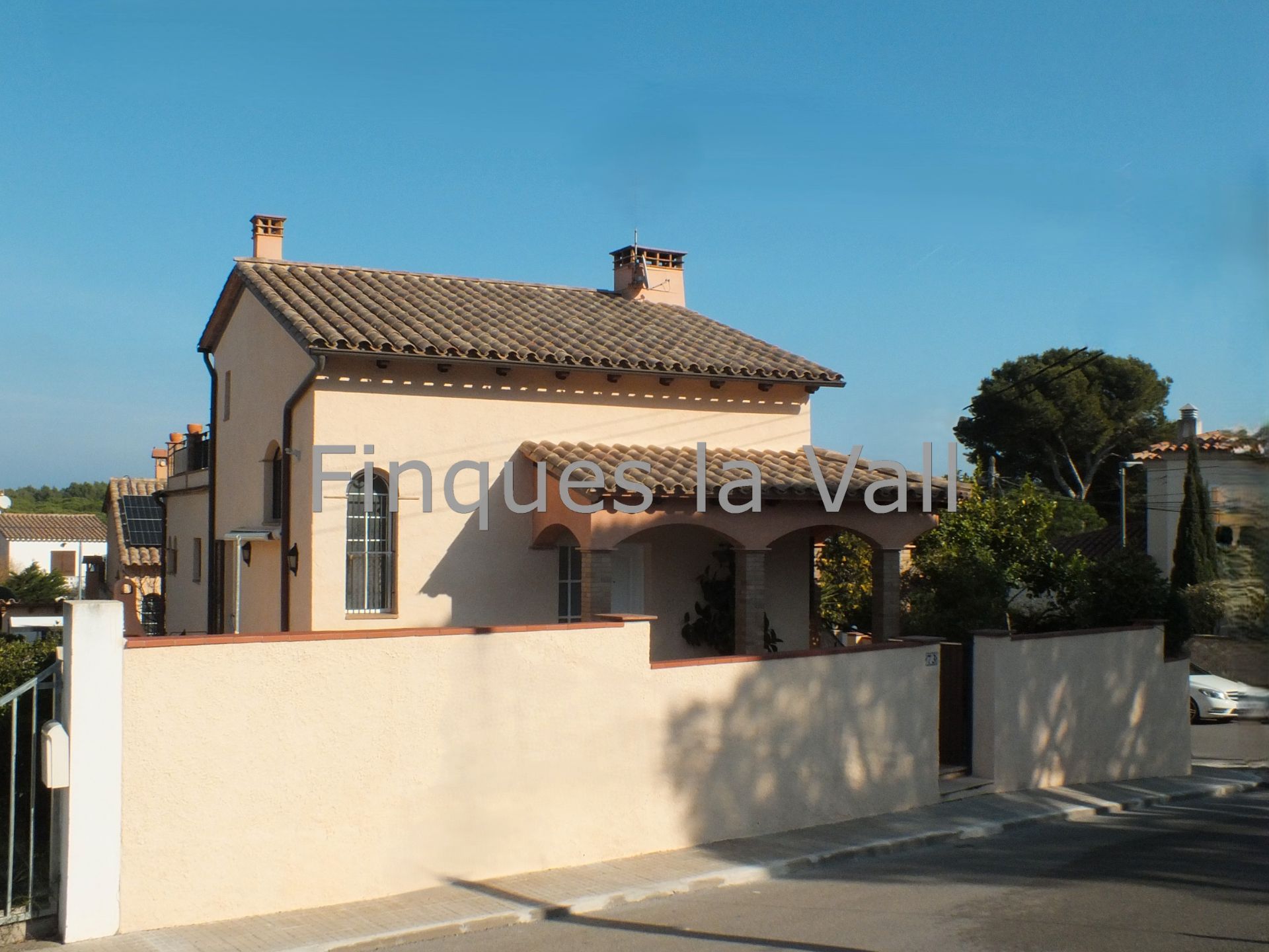 Vista exterior de Casa o chalet en venta en L'Escala con Calefacción, Jardín privado y Piscina