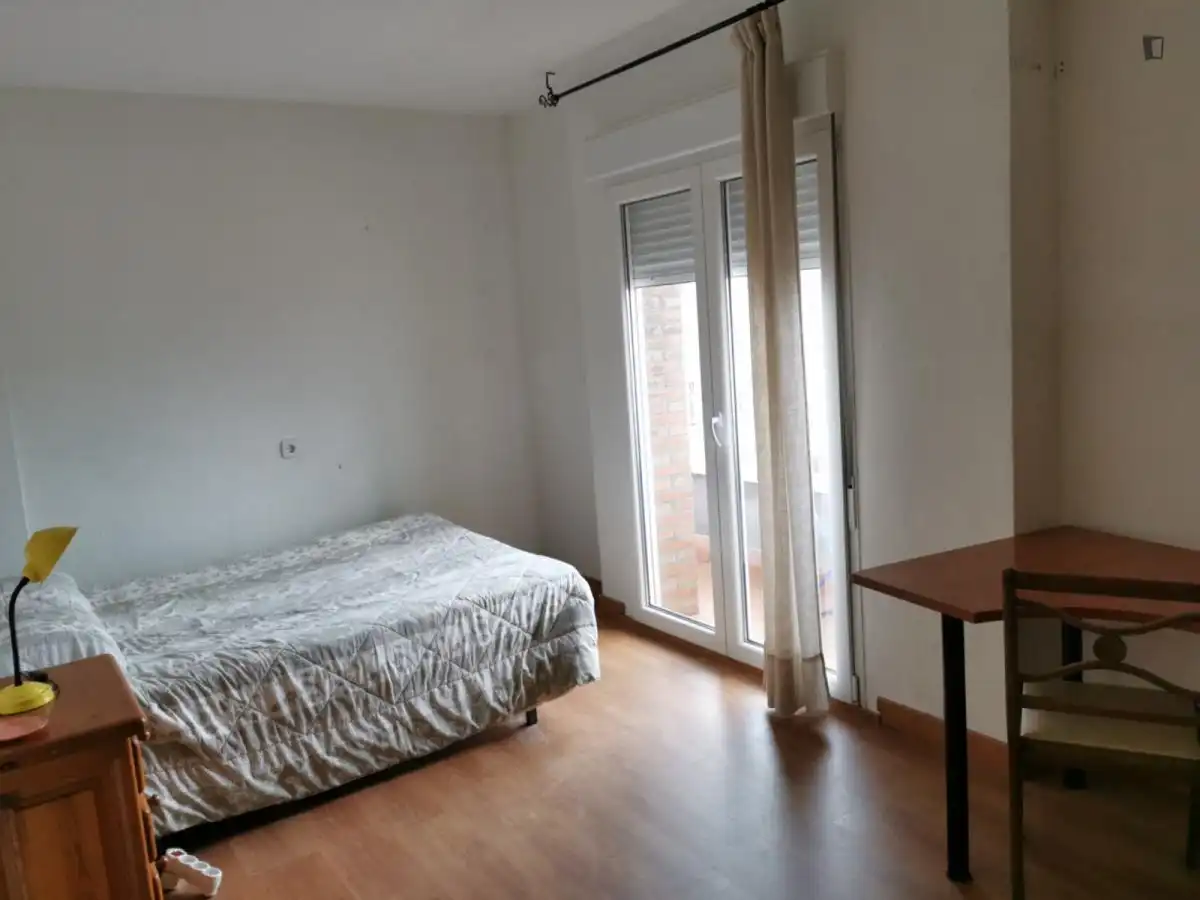 Schlafzimmer von Wohnungen zur untervermieten in Gijón  mit Heizung, Möbliert und Waschmaschine