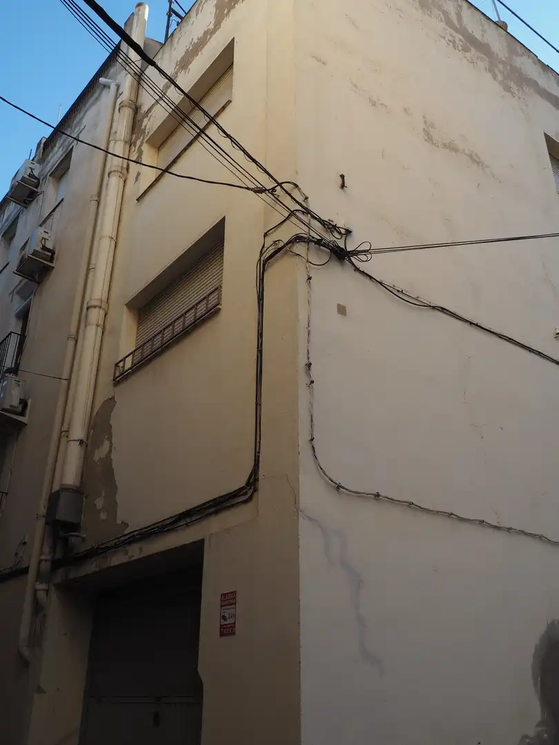 Vista exterior de Pis en venda en Flix amb Moblat, Forn i Rentadora