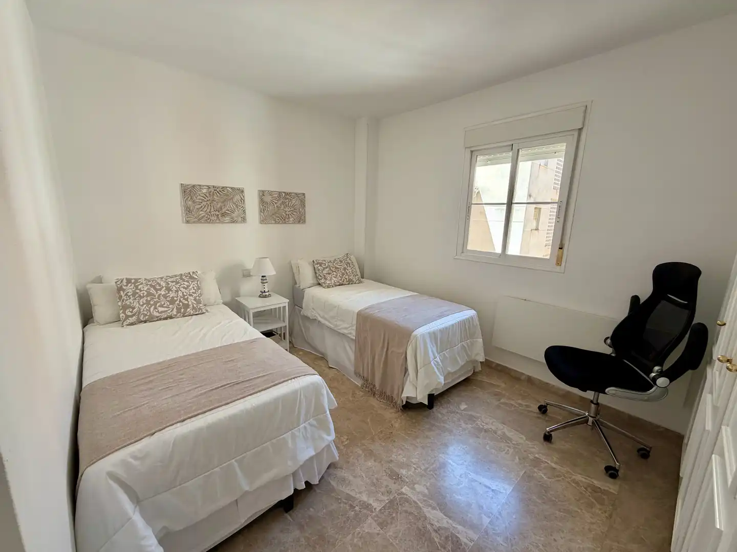 Habitación de Apartamento en venta en Estepona con Aire acondicionado, Terraza y Trastero