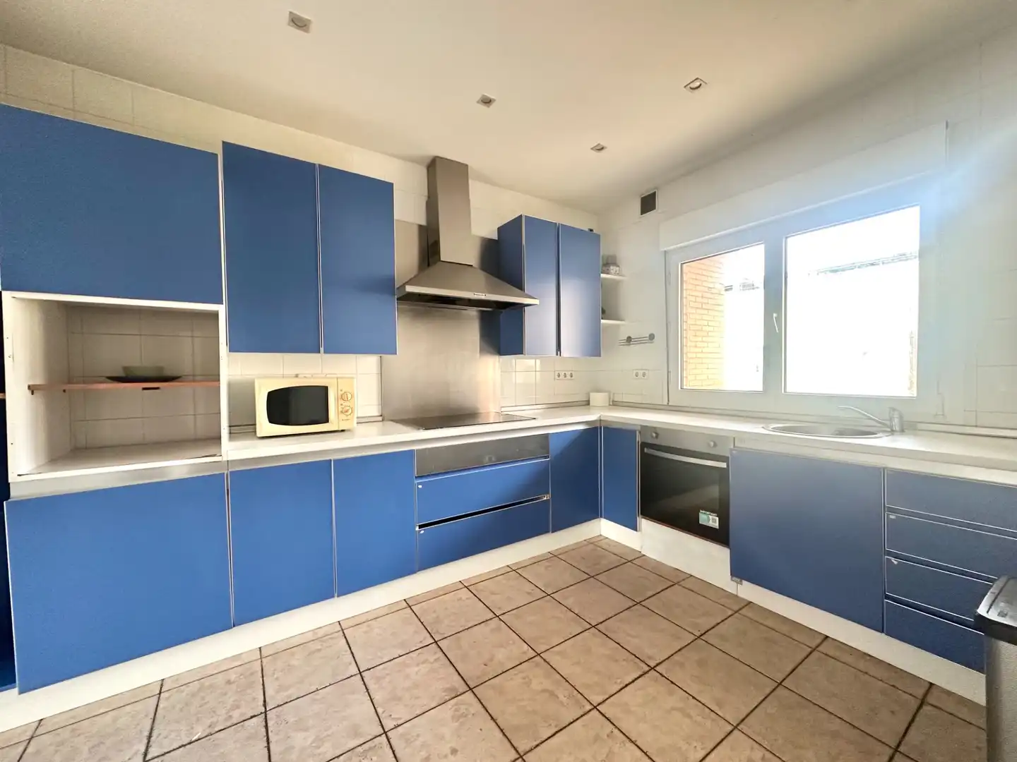 Cocina de Casa adosada en venta en Madrid con Aire acondicionado, Calefacción y Jardín privado