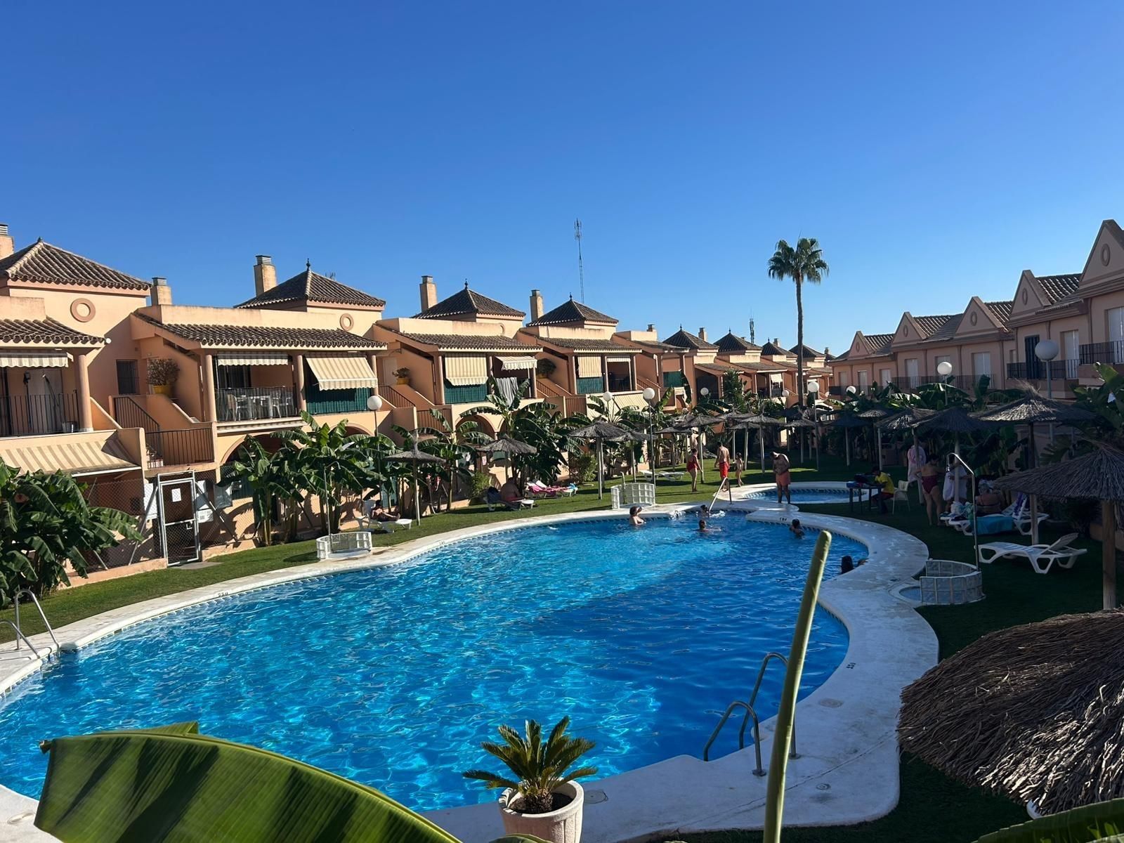 Exterior view of Single-family semi-detached for sale in Chiclana de la Frontera  with Terrace, Balcony and Community pool