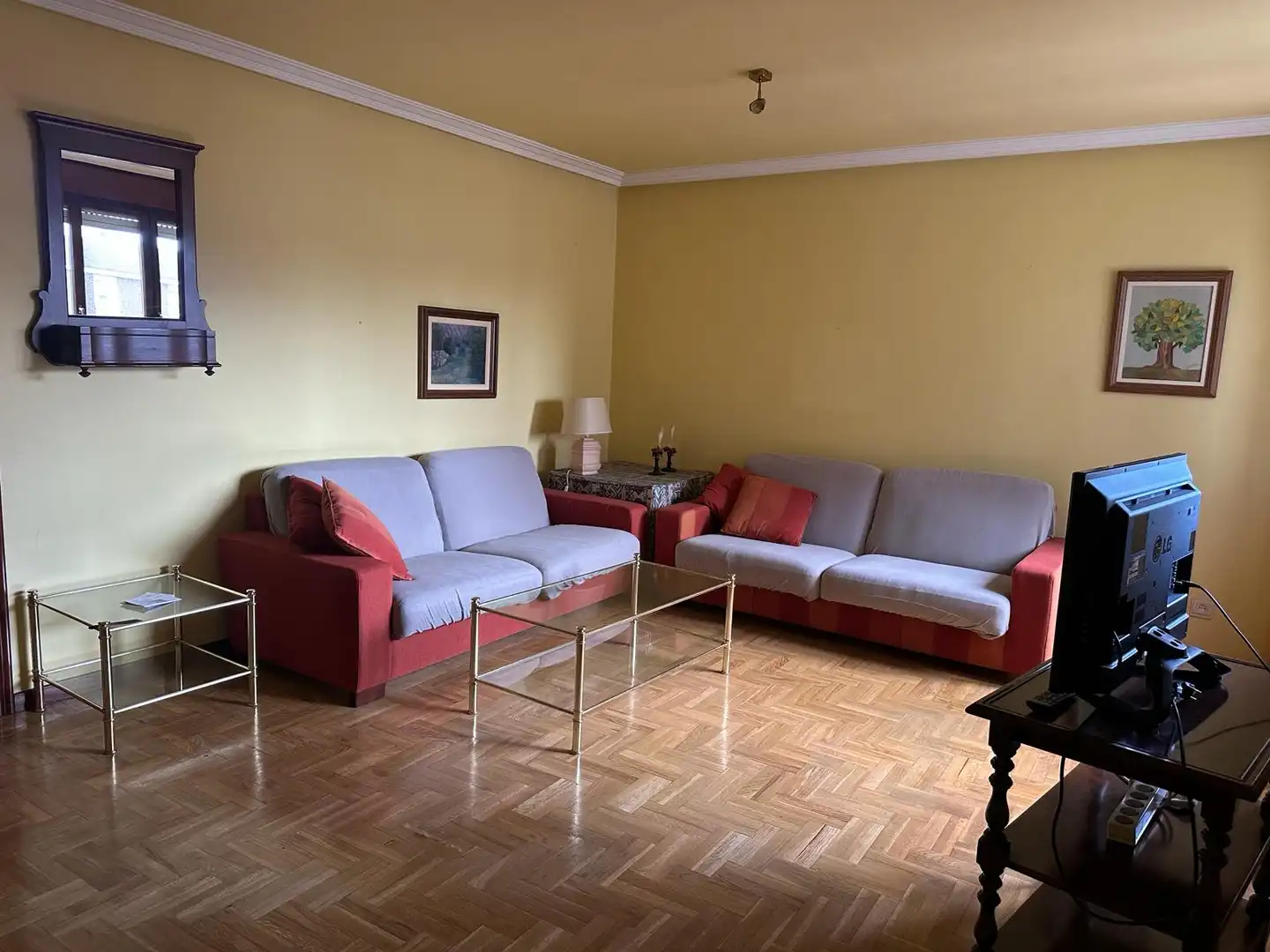 Living room of Flat for rent in Avilés  with Heating, Parquet flooring and Storage room