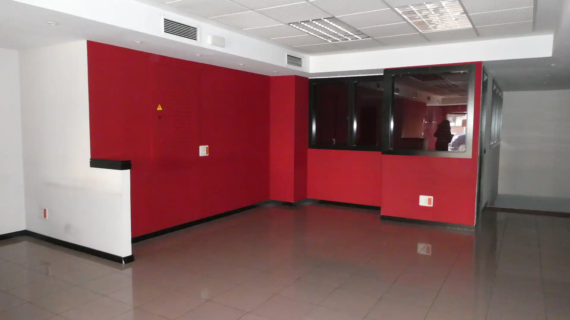 Business premises to rent in Avenida de las Tres Cruces 12