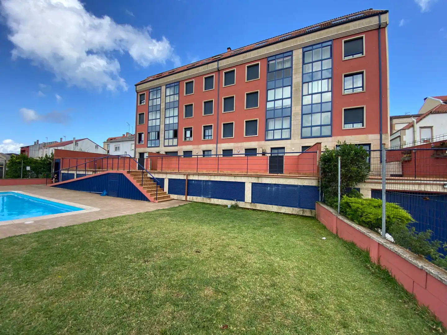 Vista exterior de Apartament en venda en Boiro amb Calefacció i Traster