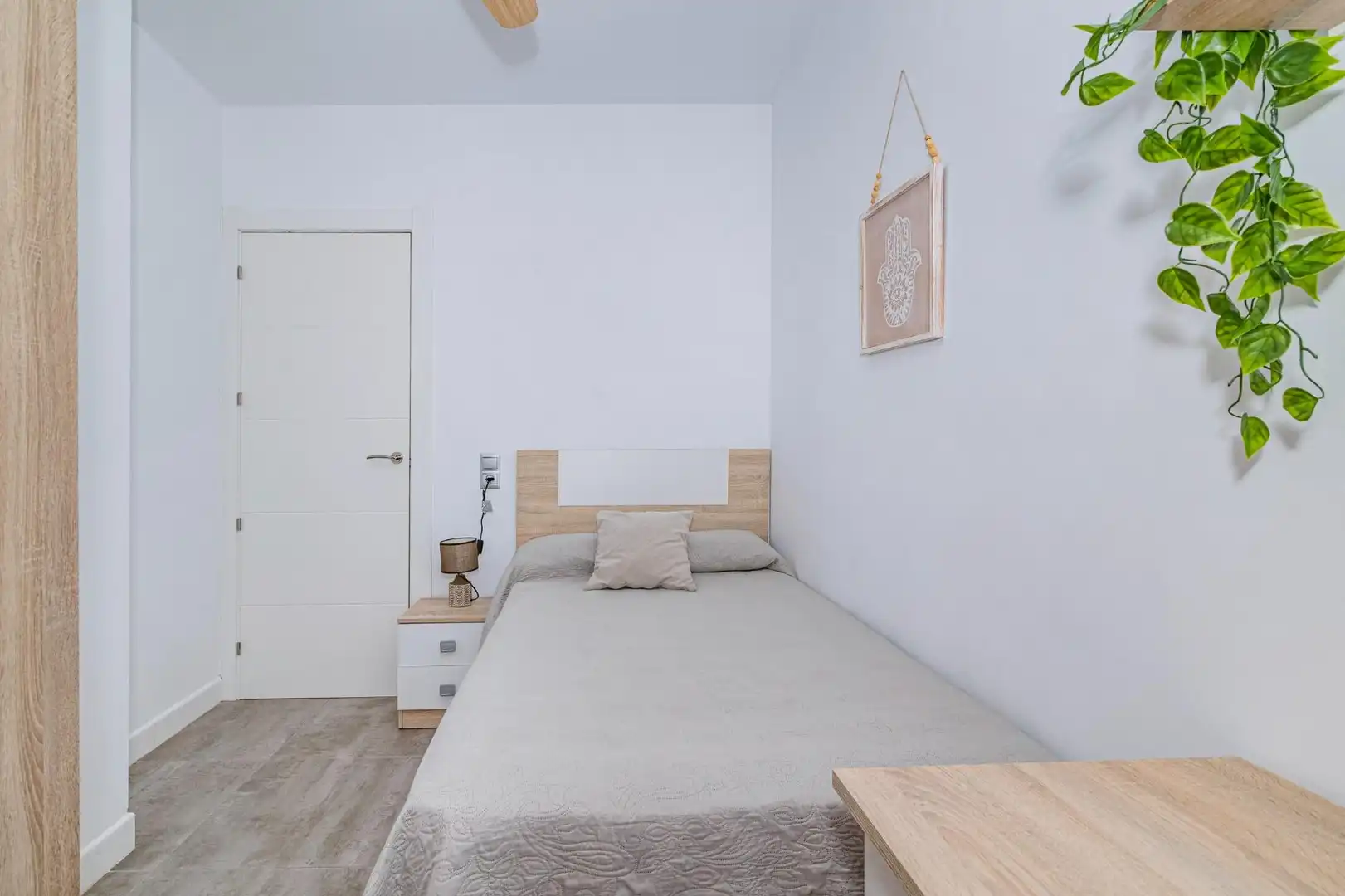 Bedroom of Flat for sale in Granada  with Air Conditioner, Heating and Terrace