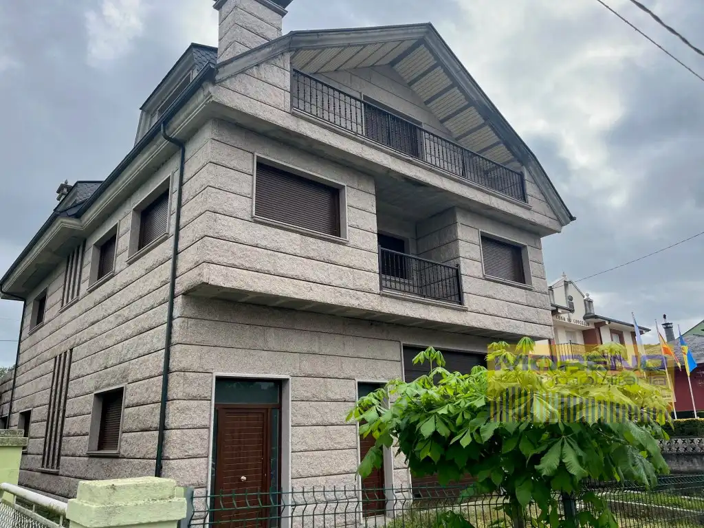 Detached house for sale in Paradela
