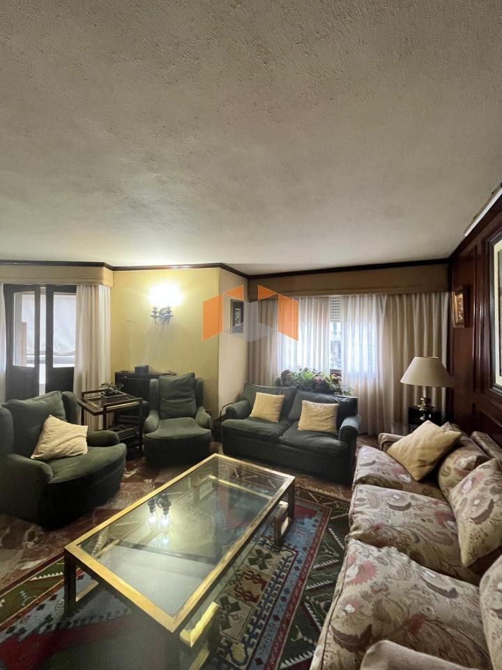 Sala de estar de Piso en venta en Vigo  con Calefacción, Parquet y Amueblado