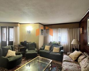 Living room of Flat for sale in Vigo   with Heating, Parquet flooring and Furnished