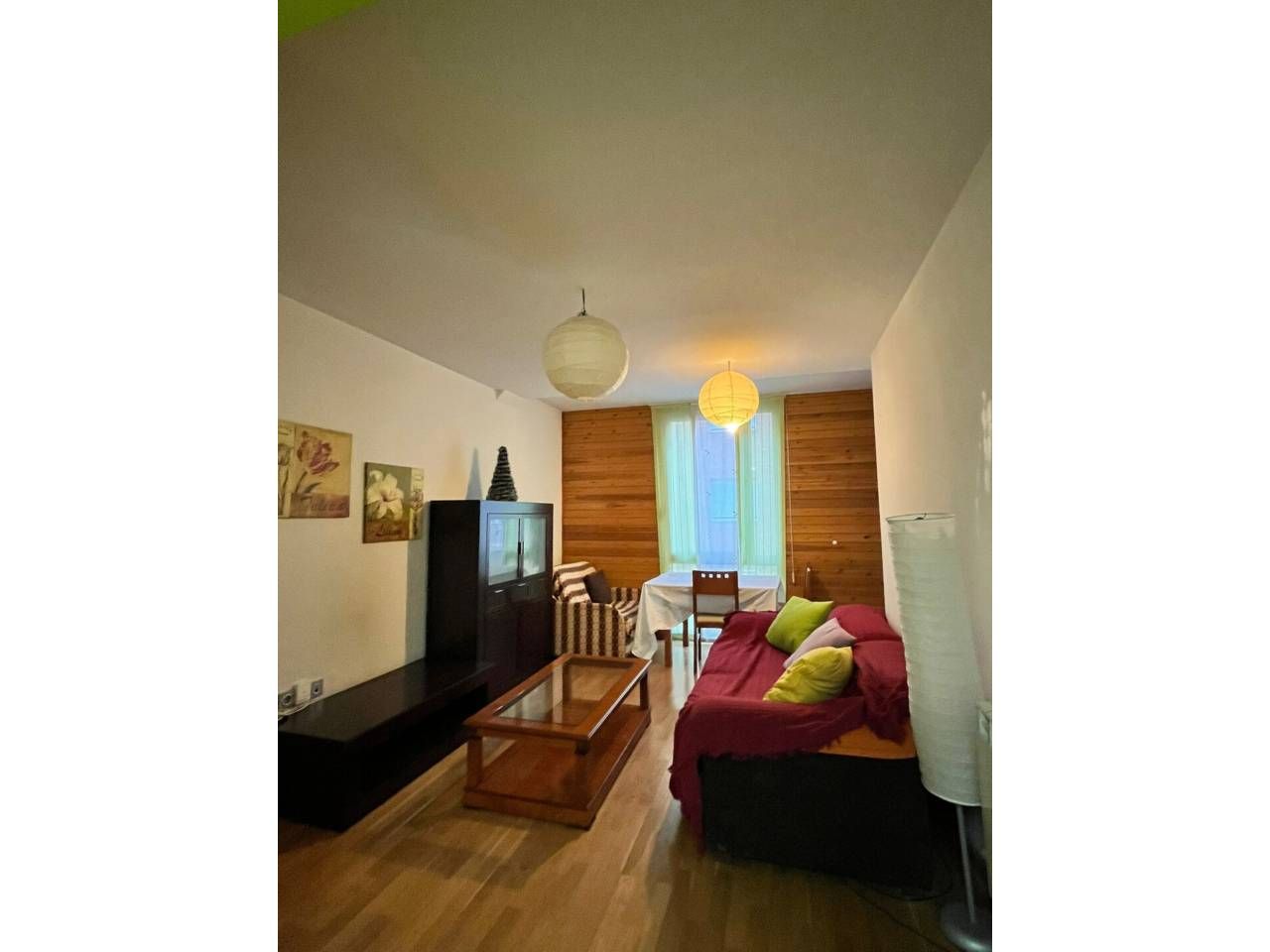 Dormitori de Apartament en venda en León Capital  amb Calefacció, Traster i Balcó