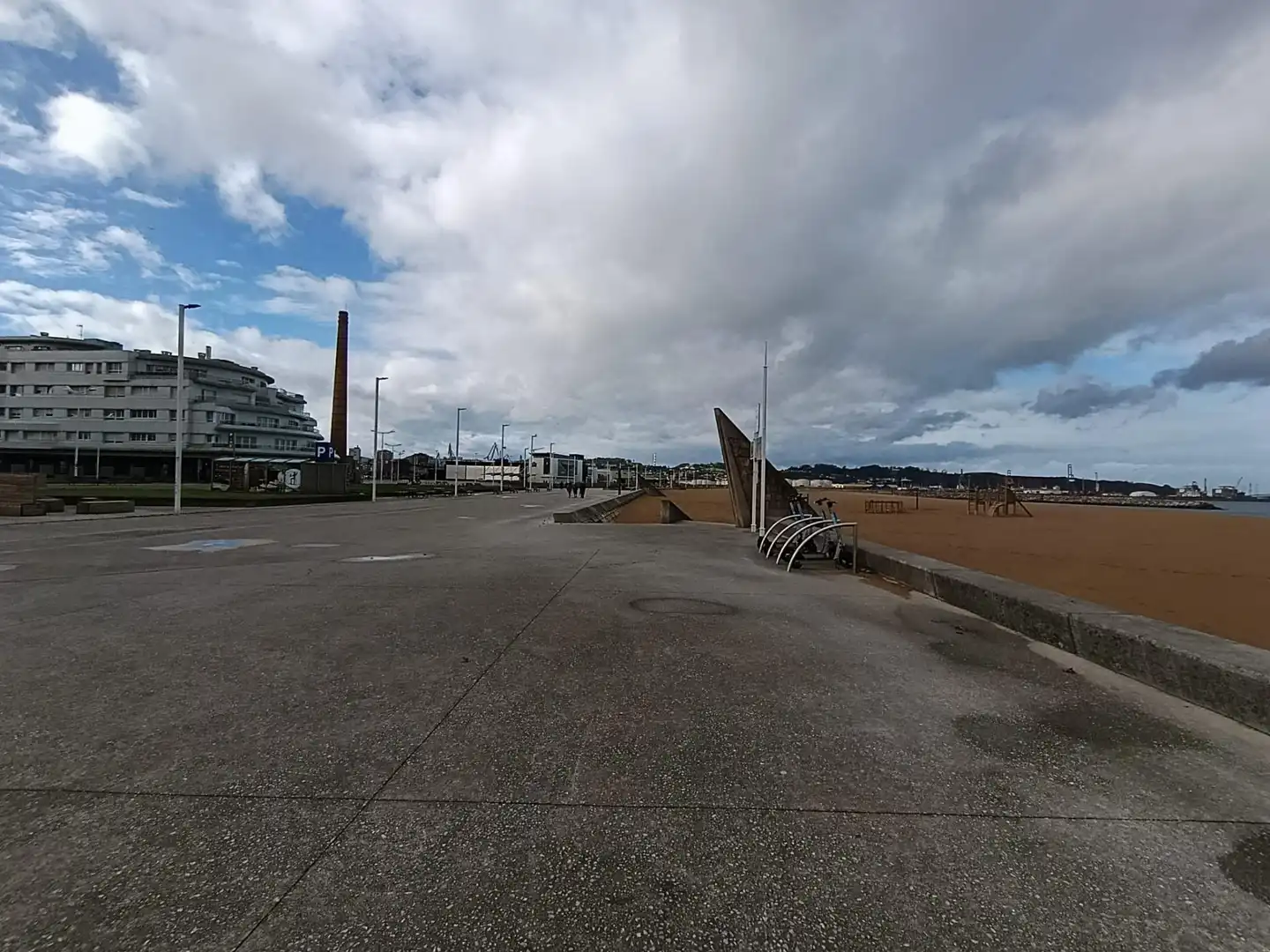 Vista exterior de Pis en venda en Gijón  amb Calefacció