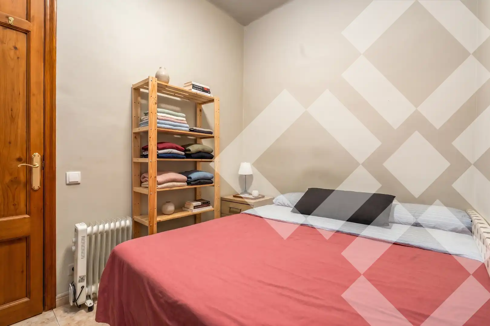 Schlafzimmer von Wohnung zum Verkauf in Barcelona mit Heizung, Ofen und Balkon