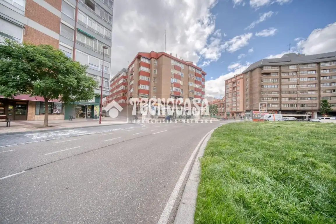 Außenansicht von Wohnung zum Verkauf in Valladolid mit Terrasse und Balkon