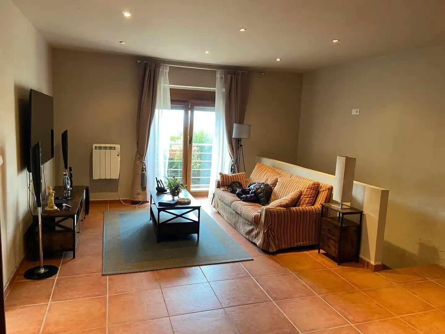 Sala d'estar de Casa o xalet en venda en Meaño amb Jardí privat