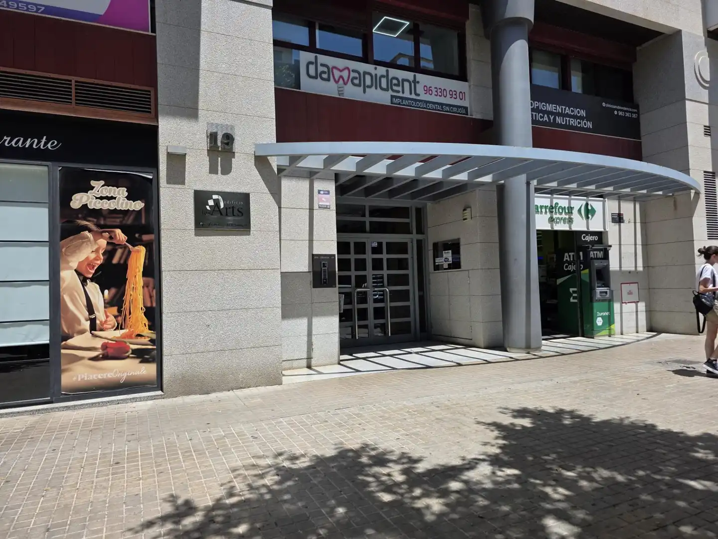 Wohnung zum Verkauf in Valencia mit Klimaanlage, Privatgarten und Terrasse